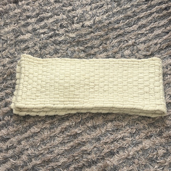 CHANEL Cream Textured Scarf - Picture 7 of 11